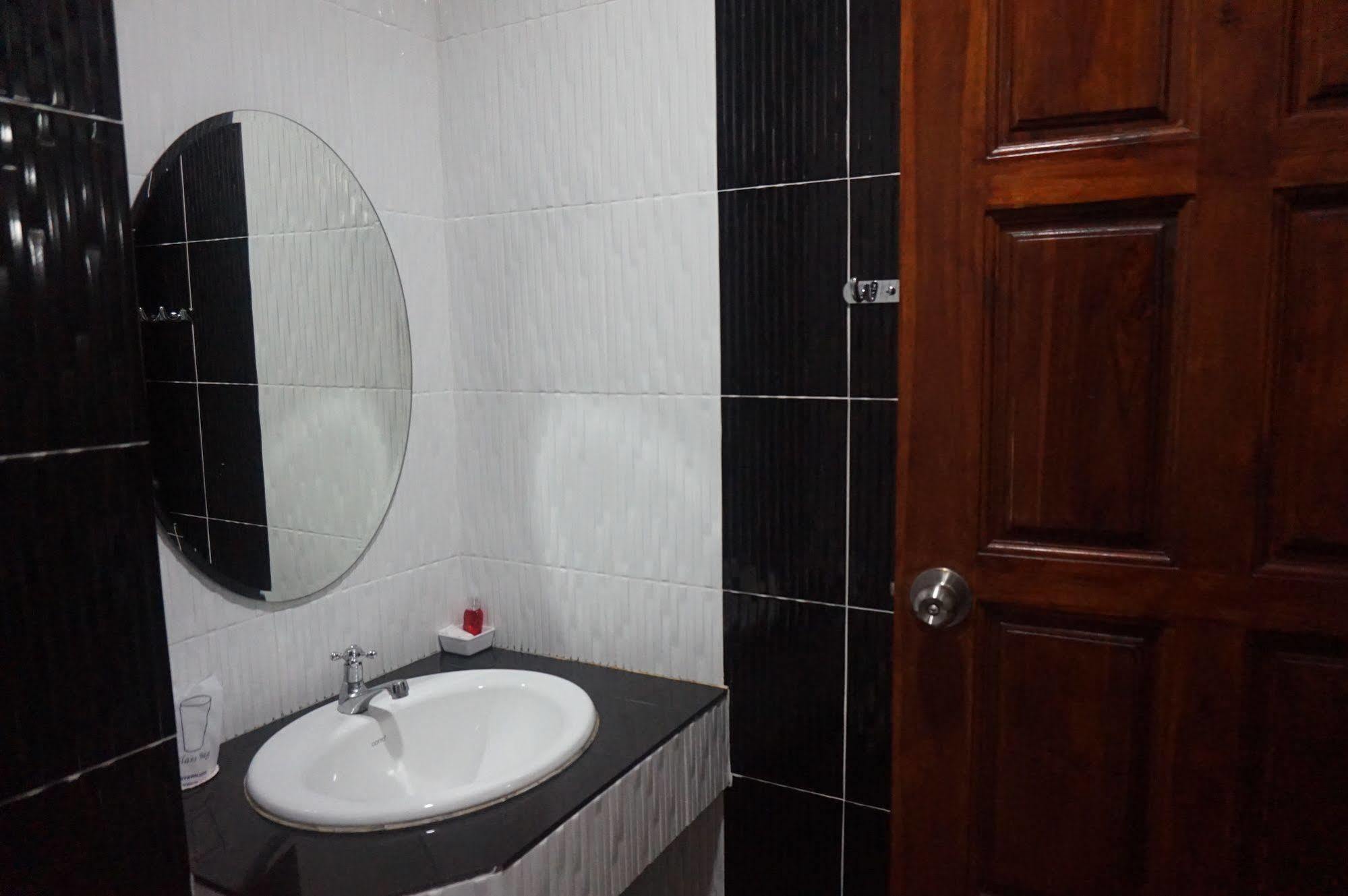 Nasa Mansion Apartment Phuket ภายนอก รูปภาพ