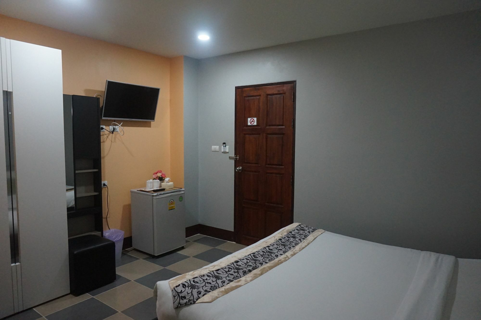 Nasa Mansion Apartment Phuket ภายนอก รูปภาพ